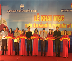 Triển lãm và trưng bày tư liệu về chủ quyền Hoàng Sa, Trường Sa của Việt Nam tại Quân khu IV