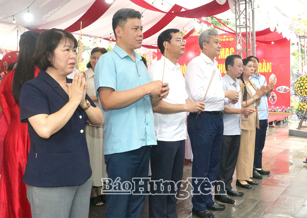 Khai mạc Lễ hội truyền thống đền Trần .