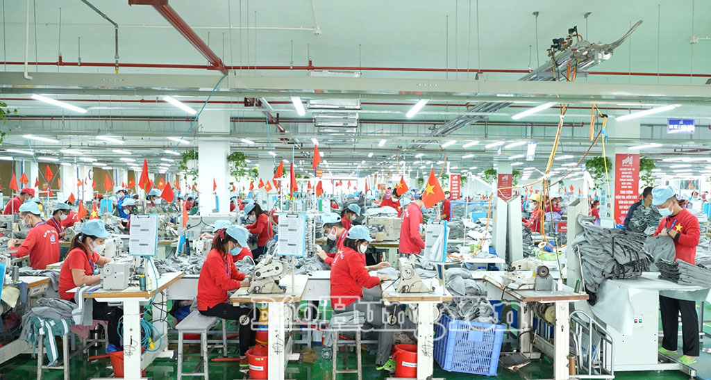Công nhân lao động vững niềm tin hướng về Đại hội XIV của Đảng
