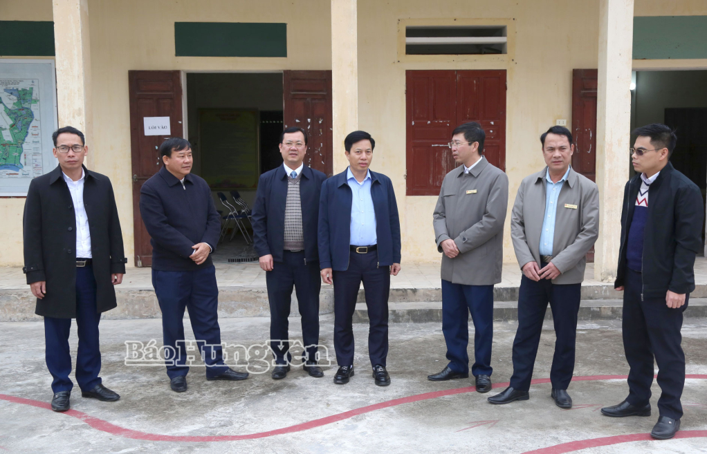 Inspecting election preparations in localities