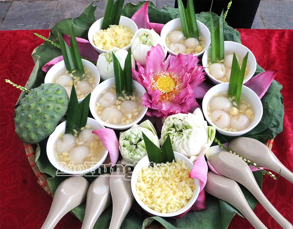 Sôi nổi cuộc thi xoáy long nhãn và nấu chè sen long nhãn