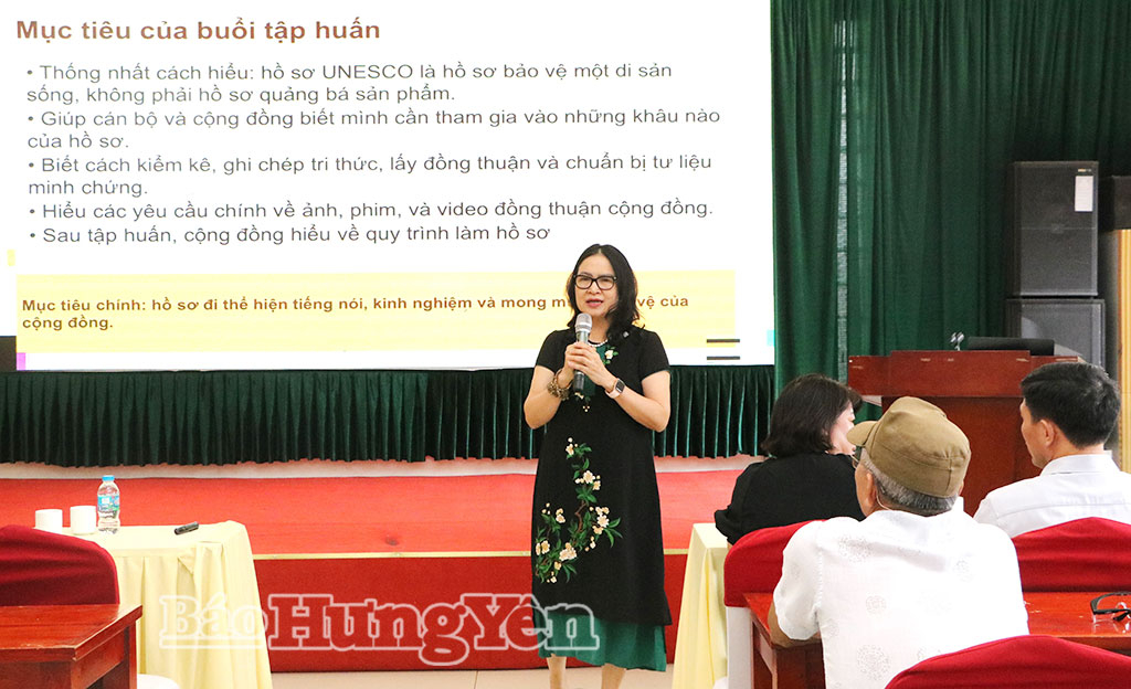 Gần 100 học viên được tập huấn phương pháp kiểm kê di sản “Tri thức trồng và chế biến nhãn lồng Hưng Yên”