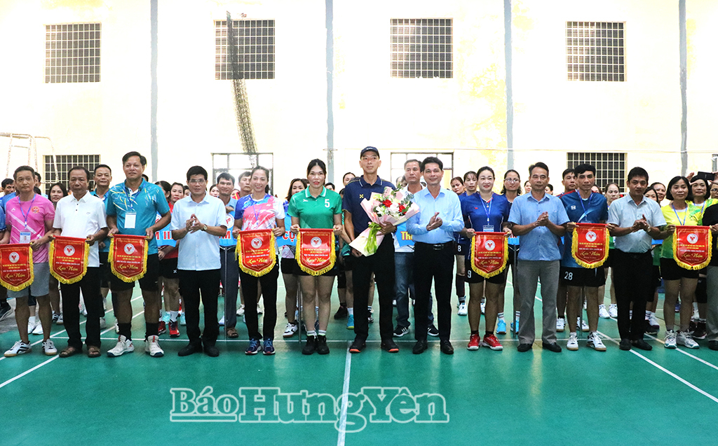 160 vận động viên tranh tài tại Giải bóng chuyền hơi Đại hội Thể dục thể thao tỉnh Hưng Yên lần thứ X