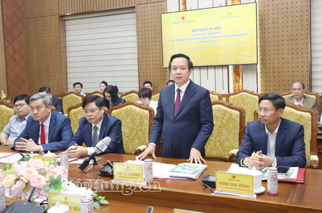 The Provincial People's Committee signed a memorandum of cooperation with Vietnam Airlines Corporation.