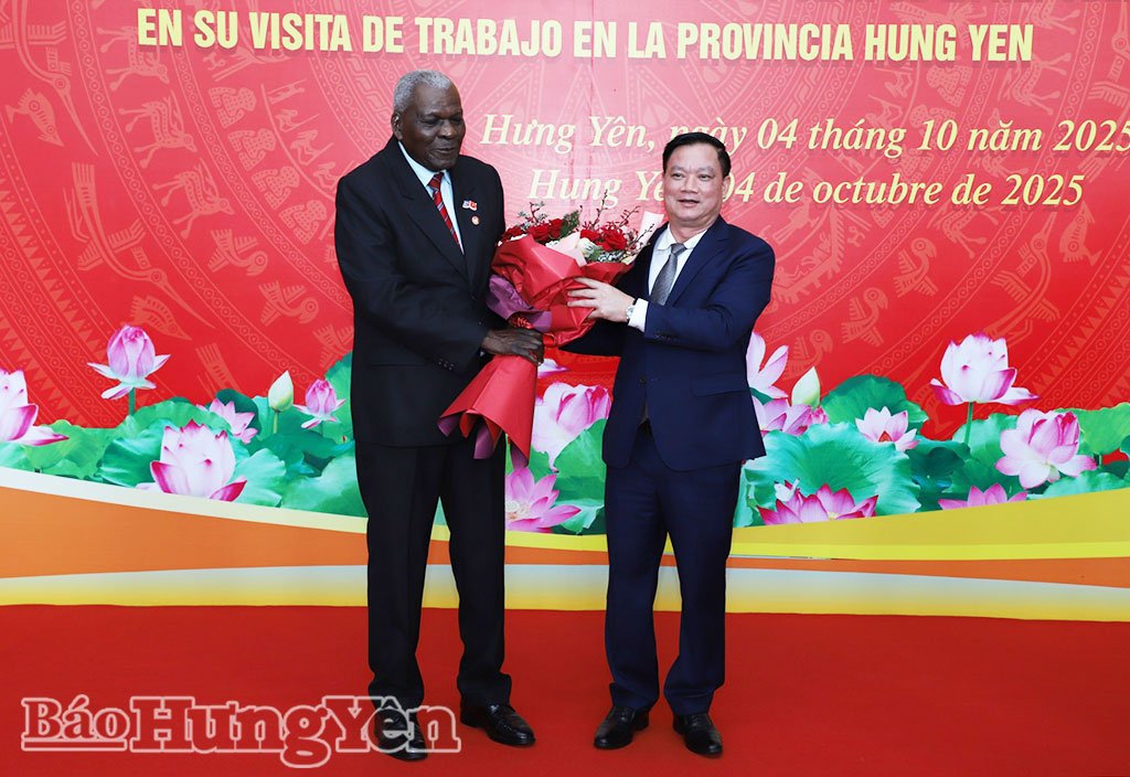 Cuban National Assembly President Esteban Lazo Hernández visits and works in Hung Yen province.