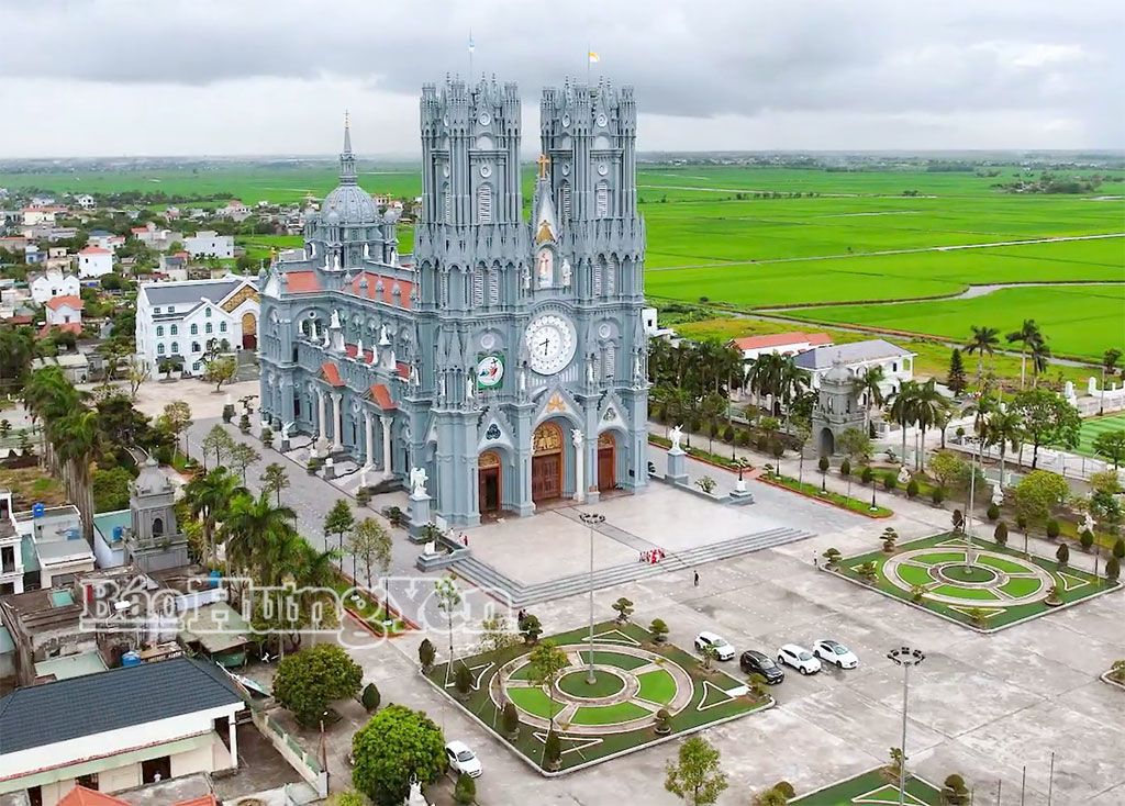 Đồng bào các tôn giáo luôn đồng hành với sự phát triển của tỉnh