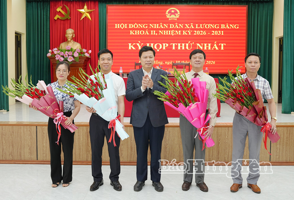 Đồng chí Trần Quốc Toản, Phó Bí thư Thường trực Tỉnh ủy, Chủ tịch Ủy ban MTTQ Việt Nam tỉnh dự kỳ họp HĐND xã Lương Bằng