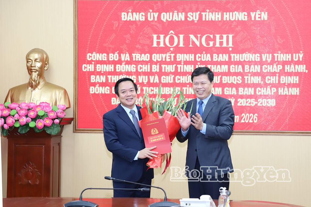 Công bố và trao quyết định của Ban Thường vụ Tỉnh ủy về công tác cán bộ