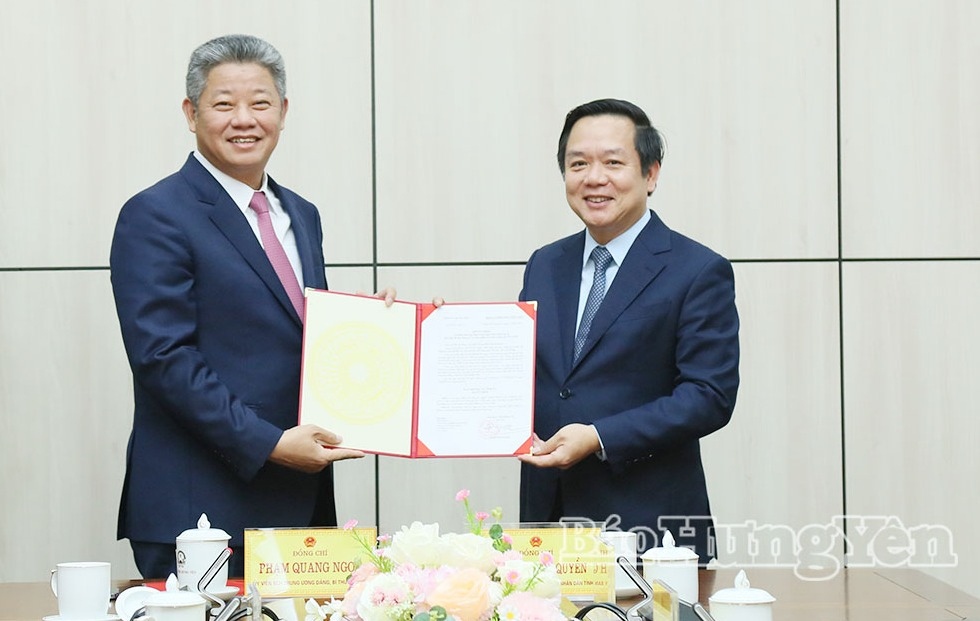 Đảng ủy UBND tỉnh công bố Quyết định của Ban Thường vụ Tỉnh ủy về công tác cán bộ.