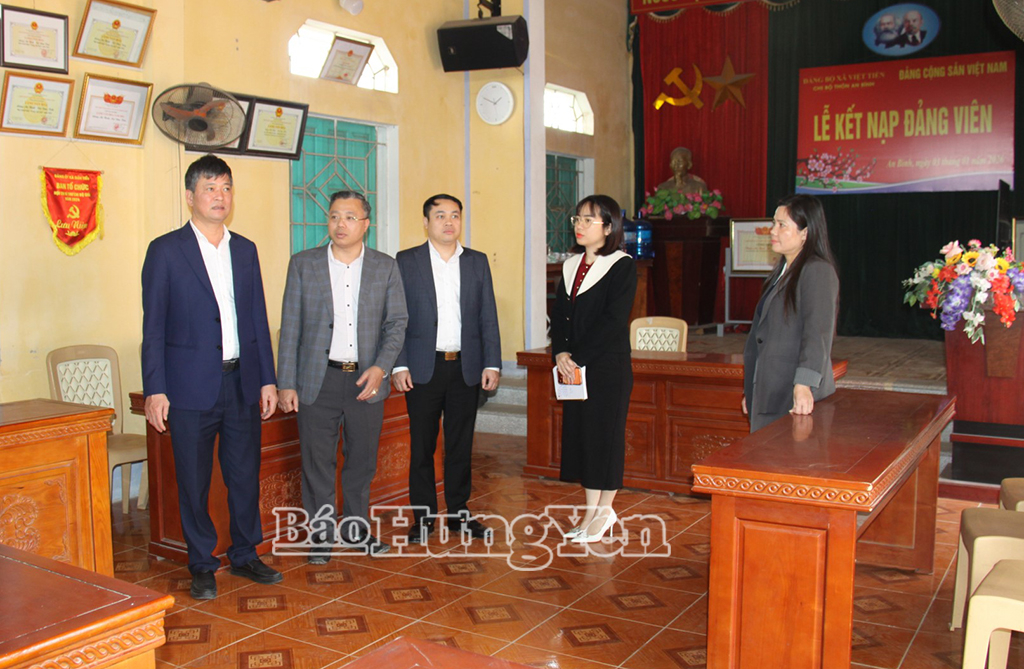 Kiểm tra công tác bầu cử tại các địa phương.