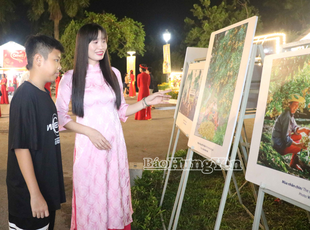 Trưng bày hơn 100 tác phẩm ảnh nghệ thuật tại Lễ hội và Xúc tiến thương mại Nhãn lồng Hưng Yên