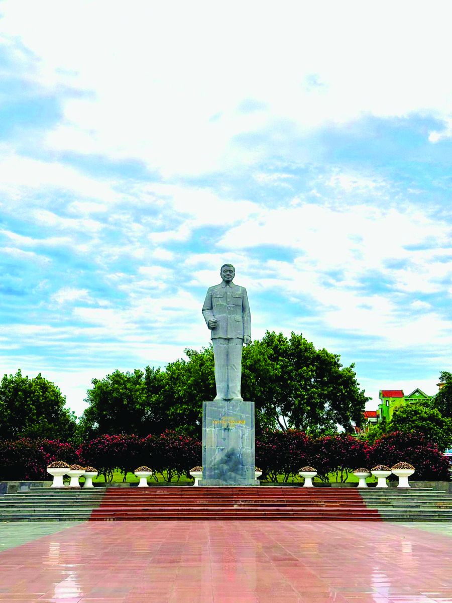 Quảng trường Nguyễn Văn Linh, phường Phố Hiến, tỉnh Hưng Yên