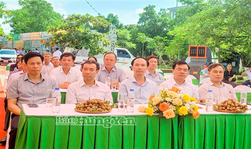 Promoting trade and consumption of longan and traditional products of Tan Hung commune