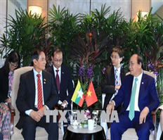 Thủ tướng Nguyễn Xuân Phúc tiếp xúc song phương bên lề Hội nghị Cấp cao ASEAN 32