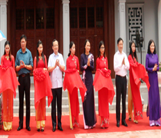 Đón bằng xếp hạng di tích lịch sử cấp tỉnh Nhà lưu niệm Lực lượng Nữ du kích Hoàng Ngân Hưng Yên và Liệt sỹ, anh hùng LLVT nhân dân Vũ Thị Kính (Trần Thị Khang)