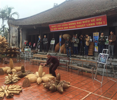 Launching ceremony of “Lang toi” picture book of photographer Nguyen Thanh