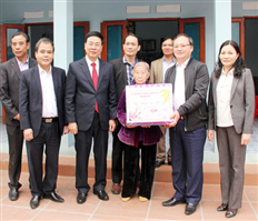 Lãnh đạo tỉnh Hưng Yên thăm, tặng quà Tết đảng viên cao tuổi Đảng, người có công, gia đình chính sách, hộ nghèo