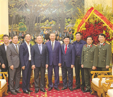 Minister of Police To Lam received and worked with delegations of Hung Yen province