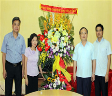 Các đồng chí lãnh đạo tỉnh chúc mừng các cơ quan báo chí nhân Ngày Báo chí cách mạng Việt Nam 21.6