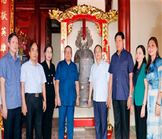 Dâng hương tại Đền thờ danh nhân Hoàng Hoa Thám