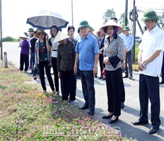 Đồng chí Bí thư Tỉnh ủy Đỗ Tiến Sỹ kiểm tra sản xuất, thăm mô hình xây dựng nông thôn mới tại các huyện Kim Động, Tiên Lữ