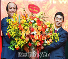 Announcing the Decision of the Party Central Committee`s Secretariat to transfer, rotate and appoint Mr. Nguyen Duy Hung to the ...