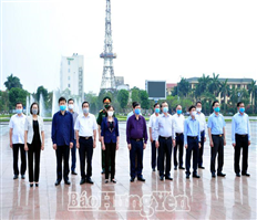 Dâng hương, dâng hoa tưởng nhớ Chủ tịch Hồ Chí Minh, Tổng Bí thư Nguyễn Văn Linh và tưởng niệm các anh hùng liệt sỹ