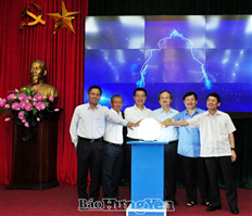 Officials’ Party Committee of Ministry of Information and Communications works with Hung Yen Standing Party Committee