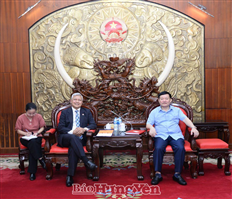 Chairman of the Provincial People’s Committee Nguyen Van Phong welcomes and works with the Ambassador Extraordinary and Plenipotentiary of the Republic of Indonesia to Vietnam