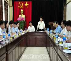 Permanent Deputy Secretary of Provincial party committee Nguyen Duy Hung works in Yen My district