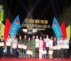 Lễ “Thắp nến tri ân các anh hùng liệt sỹ”