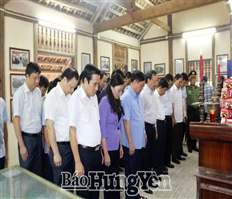 Dâng hương, dâng hoa tưởng nhớ Chủ tịch Hồ Chí Minh, Tổng Bí thư Nguyễn Văn Linh, tưởng niệm các anh hùng liệt sỹ