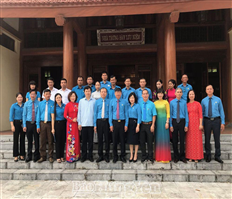 Dâng hương tại Khu lưu niệm Tổng Bí thư Nguyễn Văn Linh