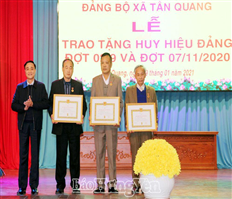 Vững tin theo ngọn cờ của Đảng