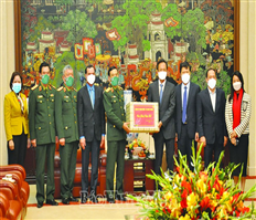 Comrade General Phan Van Giang, Politburo member, Deputy Secretary of the Central Military Commission, Minister of National Defence visits, works and wishes a Happy New Year in the province.