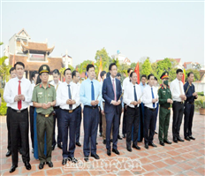 Thành kính dâng hương, dâng hoa, dâng lễ Quốc Tổ Lạc Long Quân và Quốc Mẫu Âu Cơ