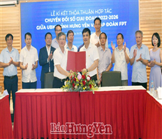 A cooperation agreement between the Provincial People's Committee and FPT Telecom Joint Stock Company on digital transformation for the period of 2022 - 2026 signed