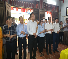 Provincial leaders offer incenses and flowers at the National Historic Site of La Tien Banyan Tree and La Tien Temple