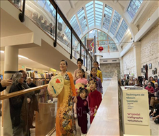 Văn hoá dân tộc Việt Nam tỏa sáng tại thành phố Saintes (Pháp)