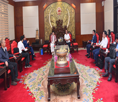 Chủ tịch UBND tỉnh Trần Quốc Văn làm việc với Tập đoàn SGMW và Công ty cổ phần Ô tô TMT