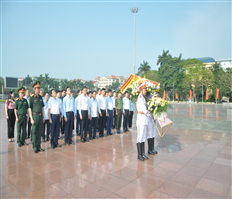 Dâng hương, dâng hoa tưởng nhớ Chủ tịch Hồ Chí Minh, Tổng Bí thư Nguyễn Văn Linh và tưởng niệm các anh hùng liệt sĩ