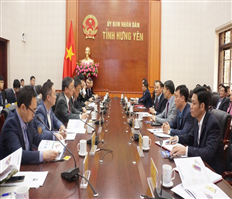 Chairman of the Provincial People's Committee Tran Quoc Van receives and works with the delegation of the Hong Kong Special Administrative Region