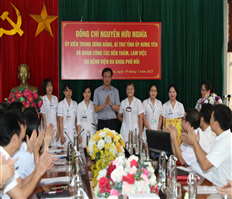 Bí thư Tỉnh ủy Nguyễn Hữu Nghĩa thăm, làm việc với các doanh nghiệp, bệnh viện và tặng quà đoàn viên công đoàn