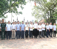 Leader delegation of Hung Yenand Ha Tinh province offered incense and flowers to the historic relic sites and the statue of the late General Secretary Nguyen Van Linh