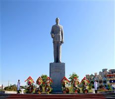 Monument to General Secretary Nguyen Van Linh