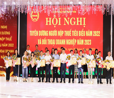 Hung Yen: Commendation of outstanding taxpayers in 2022 and business dialogue in 2023