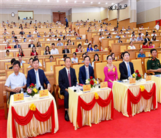 Provincial leaders meet with businesses to celebrate Vietnamese Entrepreneurs' Day (October 13)