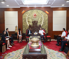 Các đồng chí lãnh đạo tỉnh tiếp và làm việc với Đại sứ đặc mệnh toàn quyền nước Cộng hòa Singapore tại Việt Nam