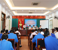 An Thi: Leaders of the District People's Committee dialogue with young people