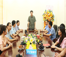 Đồng chí Trần Quốc Toản, Phó Bí thư Thường trực Tỉnh ủy, Chủ tịch HĐND tỉnh chúc mừng kỷ niệm Ngày Báo chí cách mạng Việt Nam 21/6